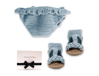http://www.mamyfactory.com/3425-thickbox/coffret-cadeau-bebe-pour-fille-avec-maillot-de-bain-et-sandales-chaussons-tricotes-au-crochet-en-coton-doux.jpg