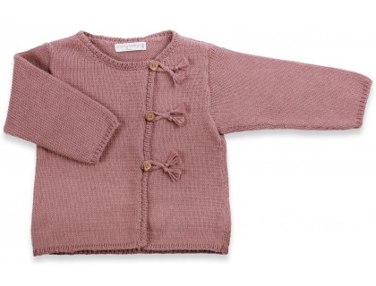 Gilet b&eacute;b&eacute; taupe en coton et cachemire avec boutons bois tricot&eacute; en point jersey 