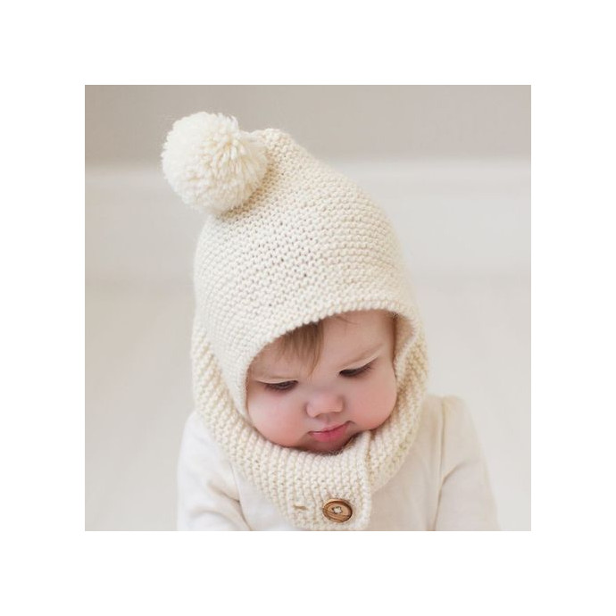 Cagoule bébé coloris écru marine ou grise avec pompon, tricoté en