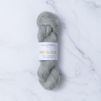 Écheveau de laine Merveilleuse - Teint à la main - GRIS