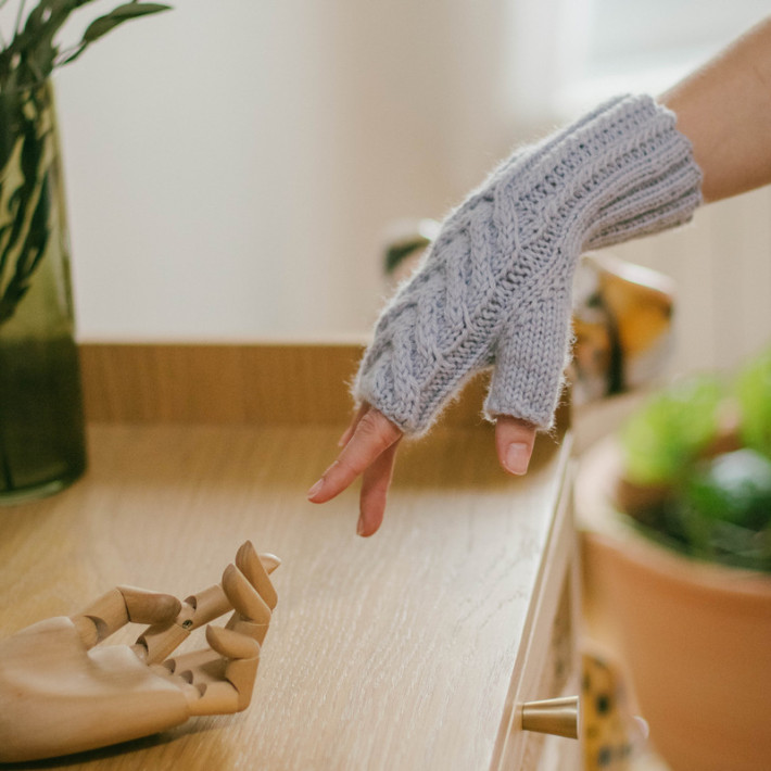 Knitting Pattern - Voltaire Mittens