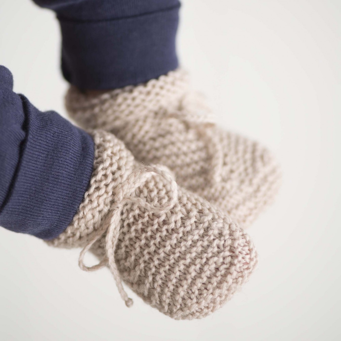 Chaussons naissance en tricot pour bébé