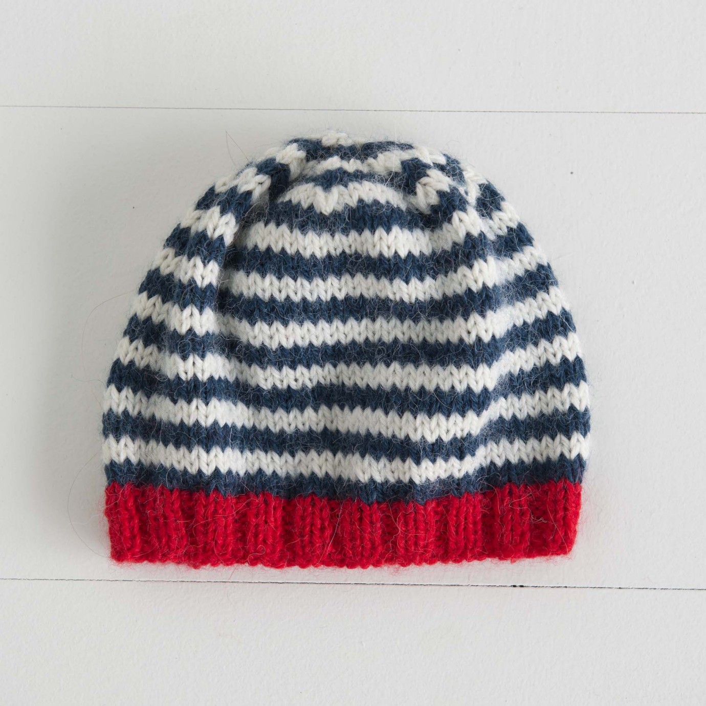 Sélection de modèles de bonnets pour garçon au tricot gratuits