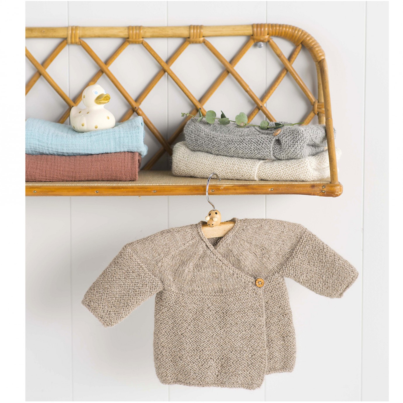 Modele pdf brassière bébé marron châtaigne en alpaga tricotée main