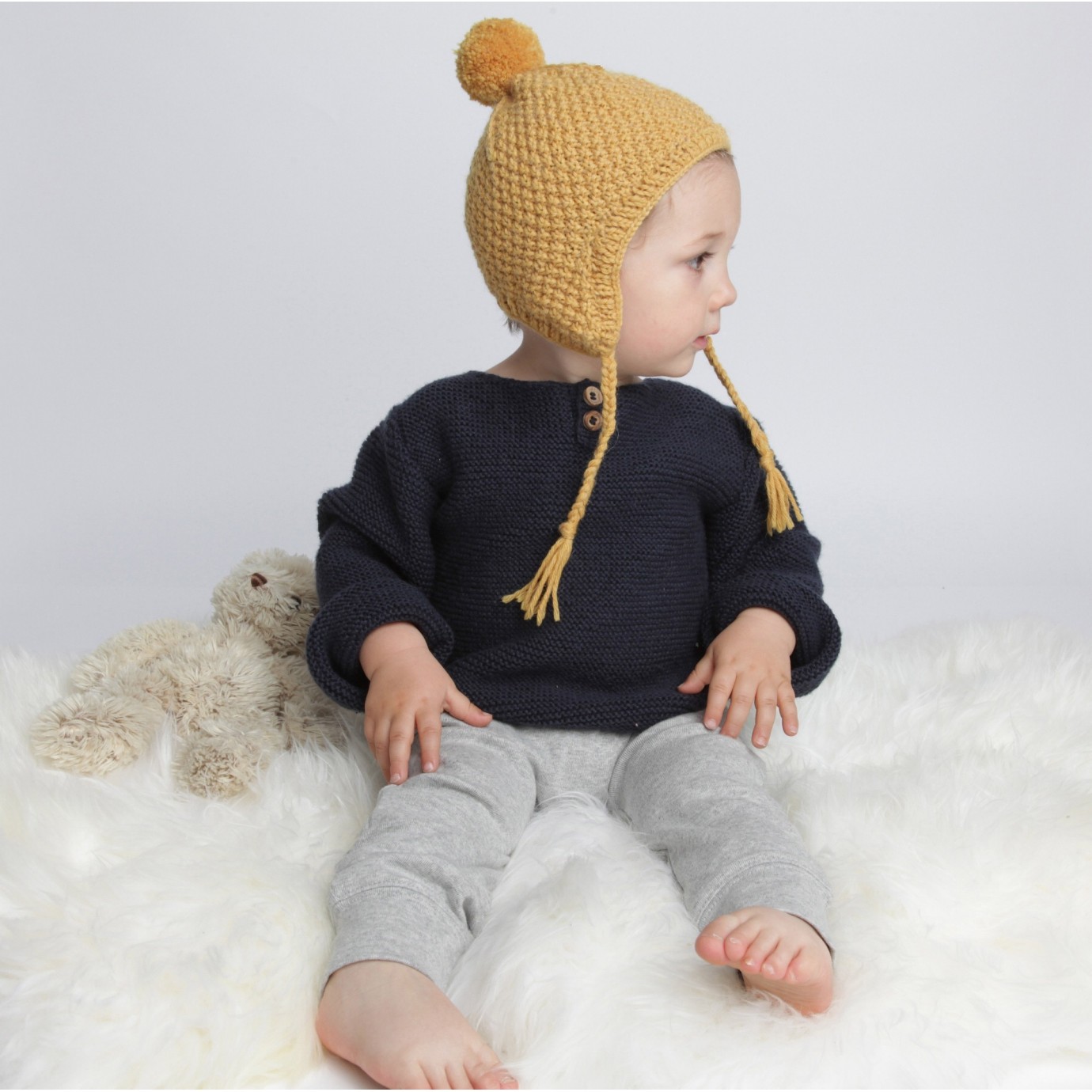 Modele patron bonnet bébé fille avec pompom en laine archiduchesse
